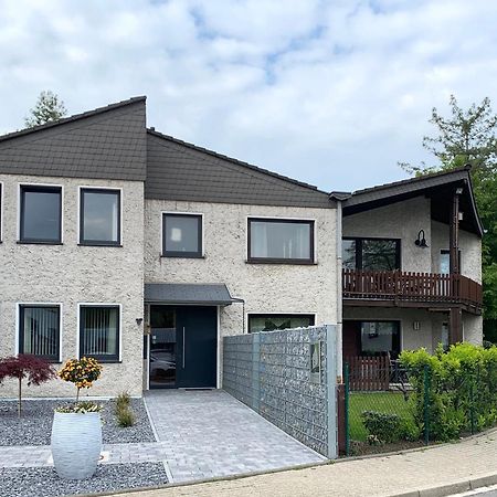 Besotel Erkrath- Schicke Fewo Oder Apartments Zentral Naehe Bahnhof Und Autobahn Im Neandertal Mit Glasfaser Wlan Und Freies Parken Екстериор снимка