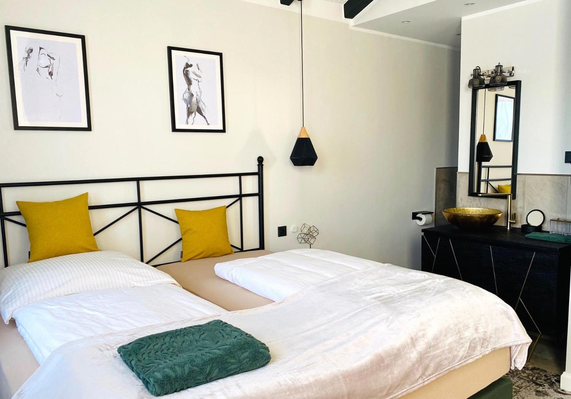 Besotel Erkrath- Schicke Fewo Oder Apartments Zentral Naehe Bahnhof Und Autobahn Im Neandertal Mit Glasfaser Wlan Und Freies Parken Стая снимка